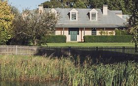 Clayfield Homestead - Rustic Country Accommodation